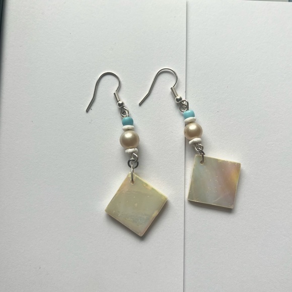 super CUTE MINIMALISTIC EARRINGS - Picture 2 of 4